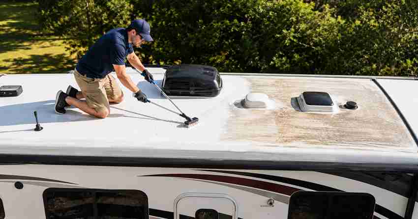 RV roof cleaning and oxidation removal treatment
